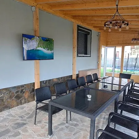 Casa De Pe Rau Villa